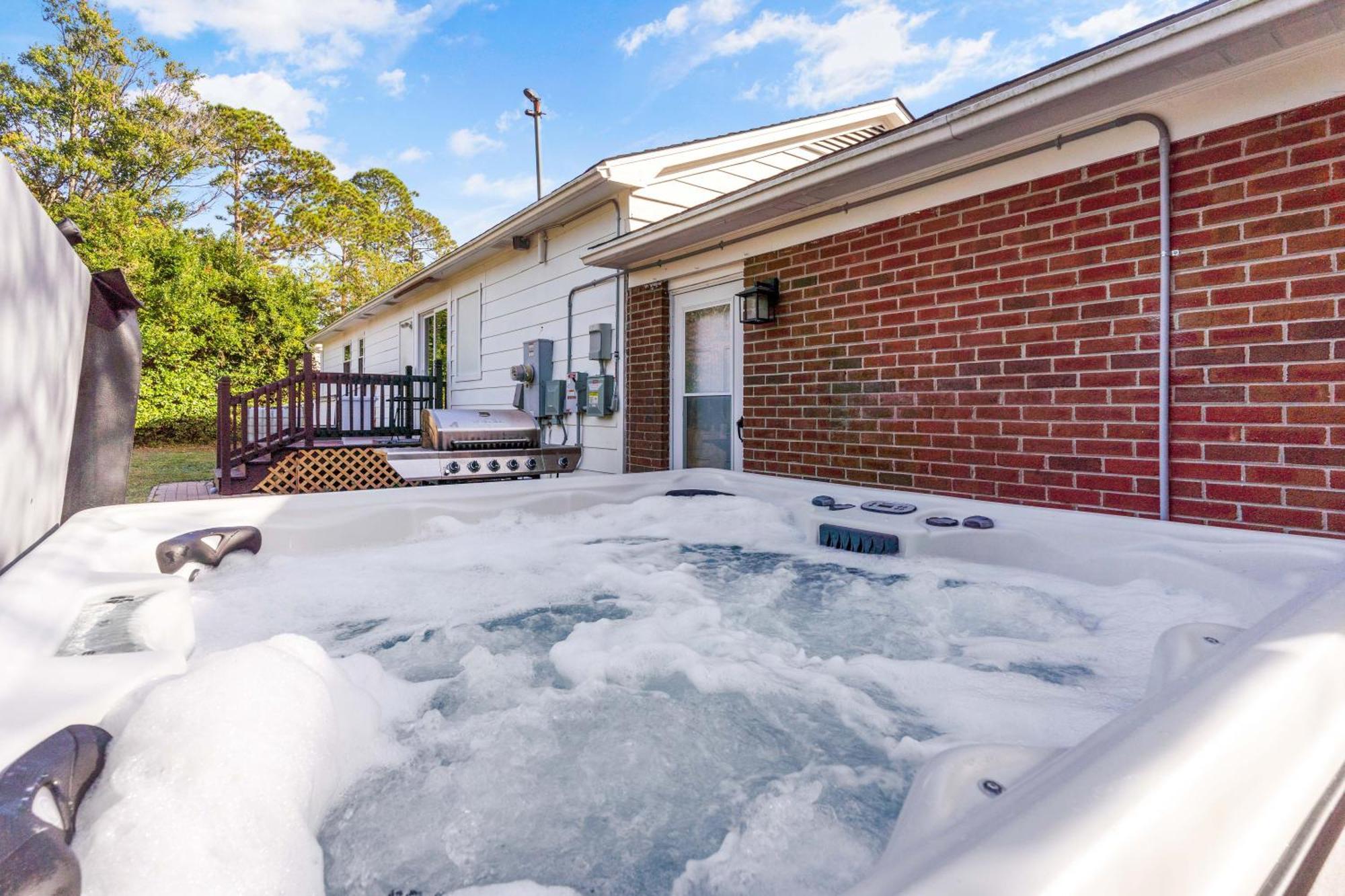 Chill Retreat, Hot Tub, Large Private Yard Villa Wilmington Buitenkant foto